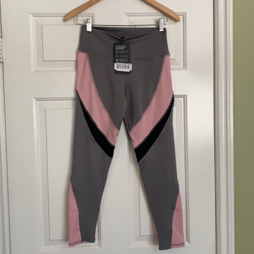 The Free Yoga Color medium block leggings